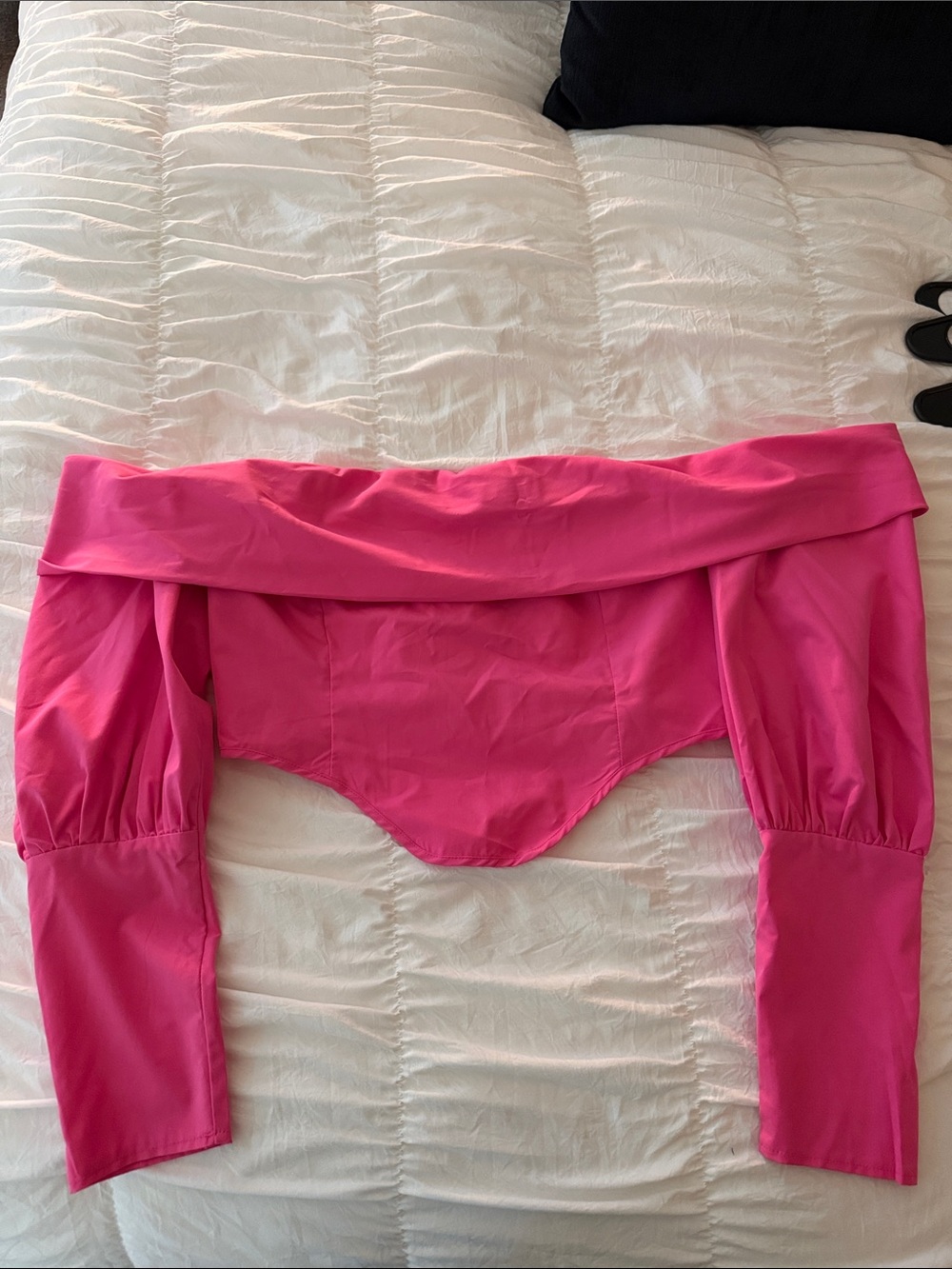 PrettyLittleThing Hot Pink Off-Shoulder Puff Sleeve Crop Top